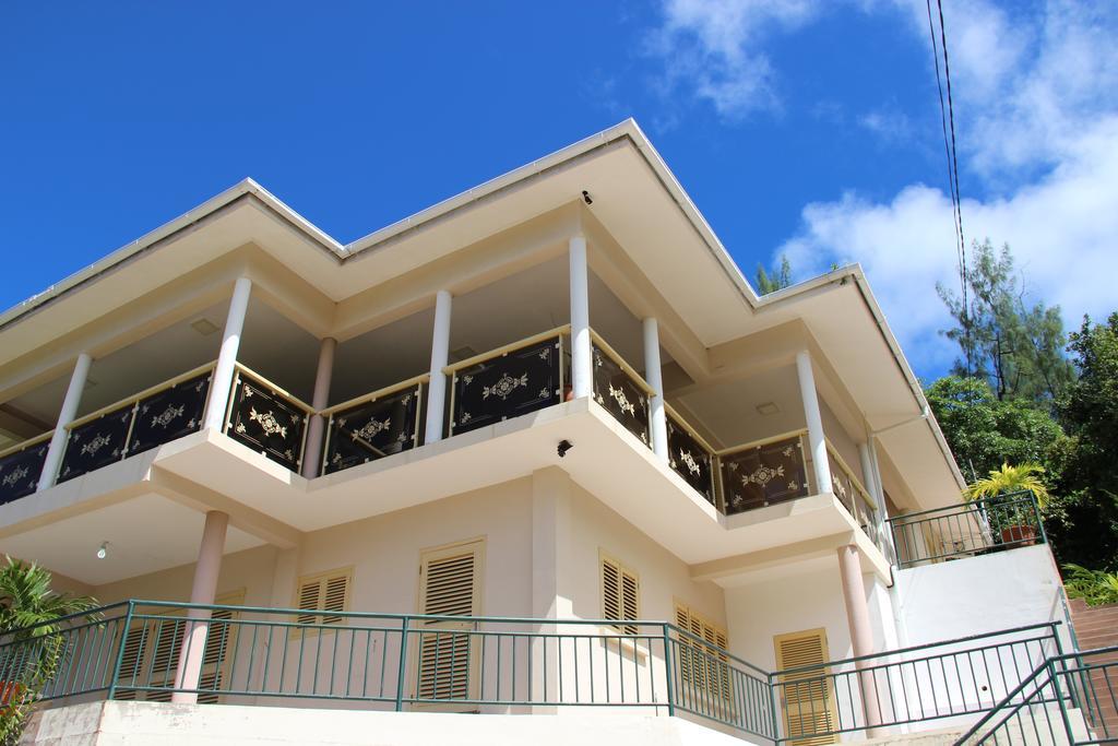 Summer Self Catering Baie Sainte Anne Exteriör bild
