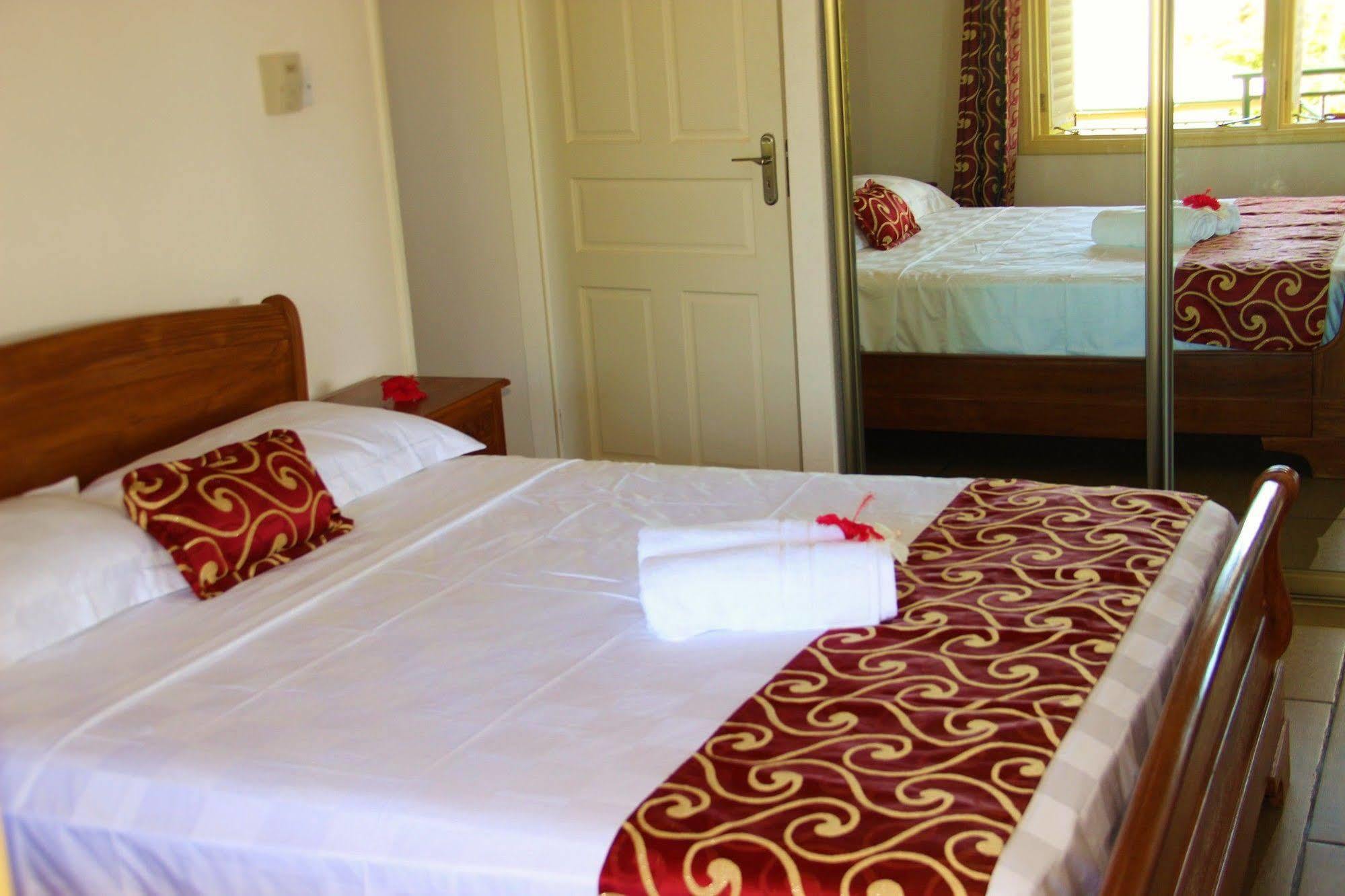 Summer Self Catering Baie Sainte Anne Exteriör bild